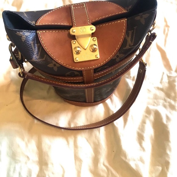 BUCKET DUFFLE LOUIS VUITTON CROSSBODY - Picture 11 of 13